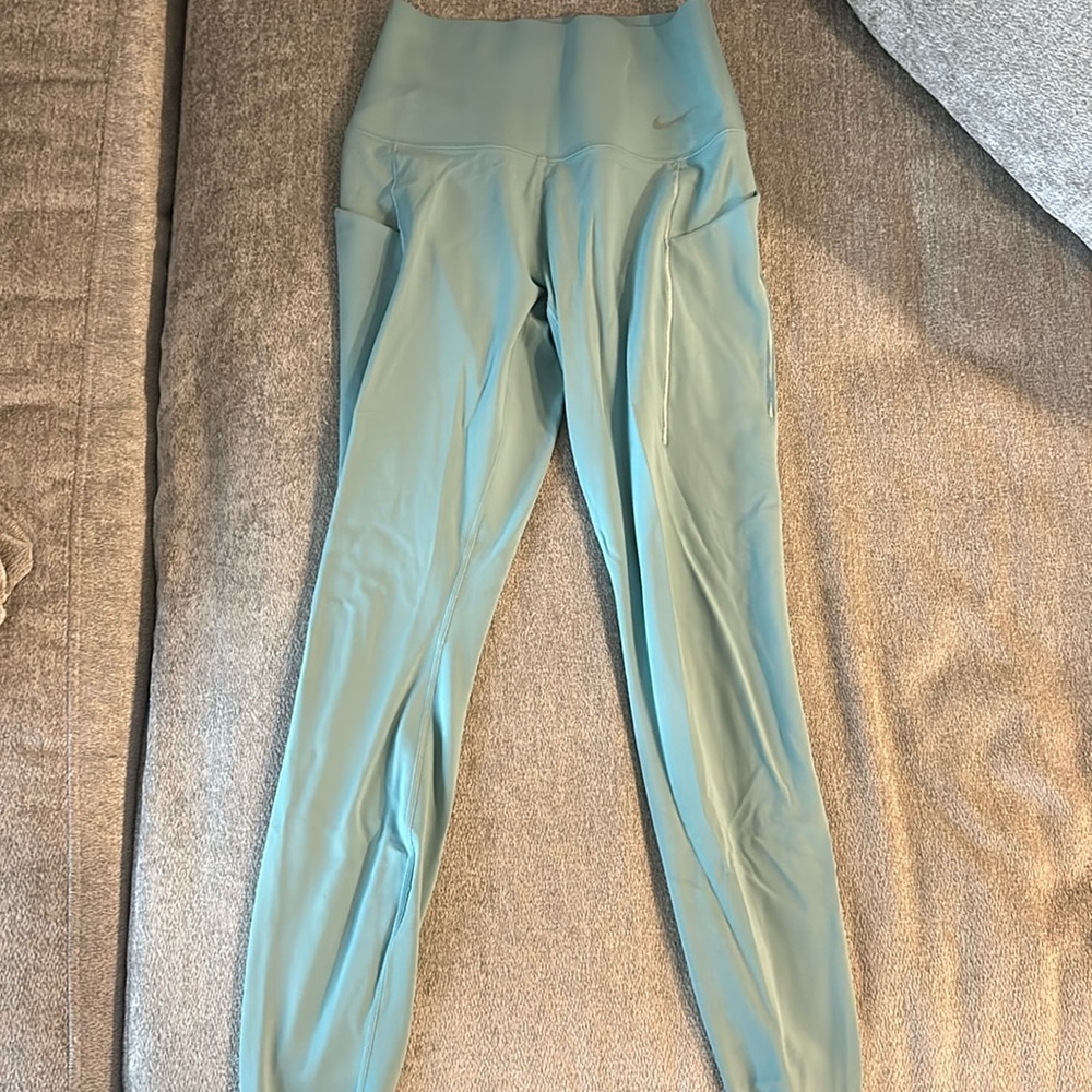Nike dry fit leggings with pockets small